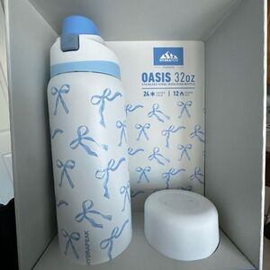 Hydrapeak Oasis bows snow 32oz tumbler